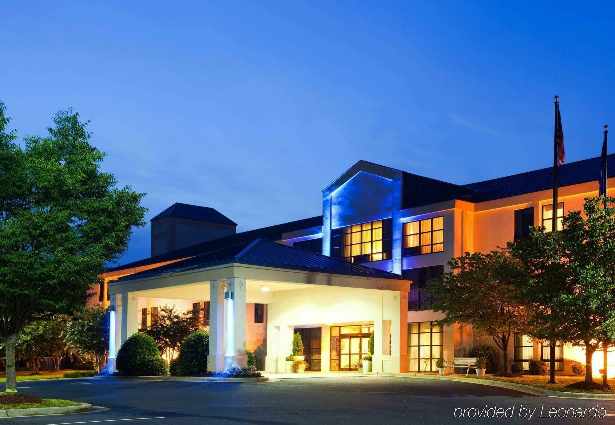 Holiday Inn Express Hillsborough-Durham Area By Ihg Exteriör bild