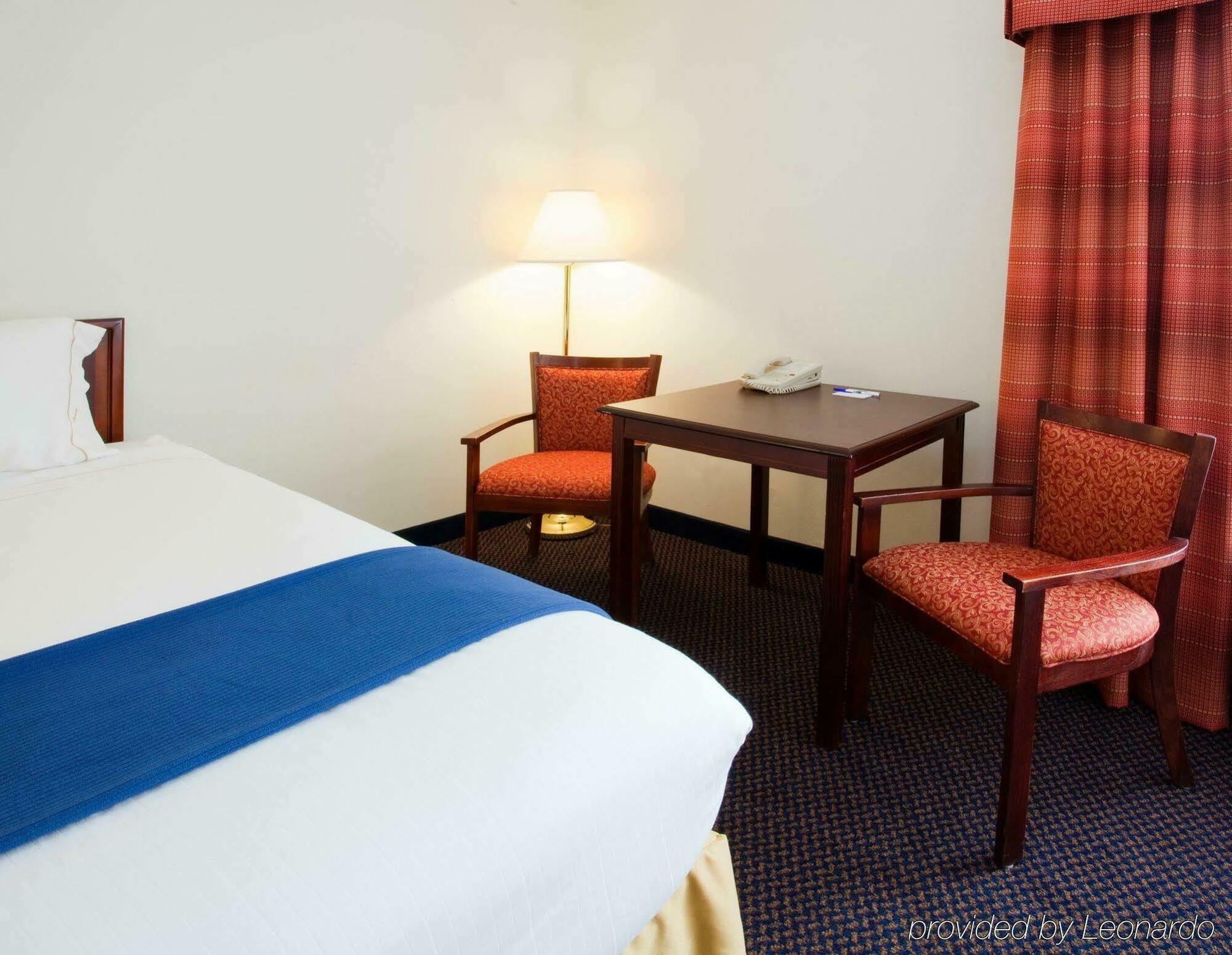 Holiday Inn Express Hillsborough-Durham Area By Ihg Exteriör bild